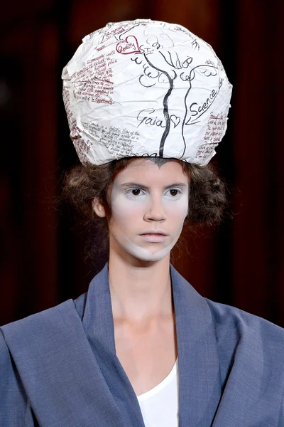 Look 75